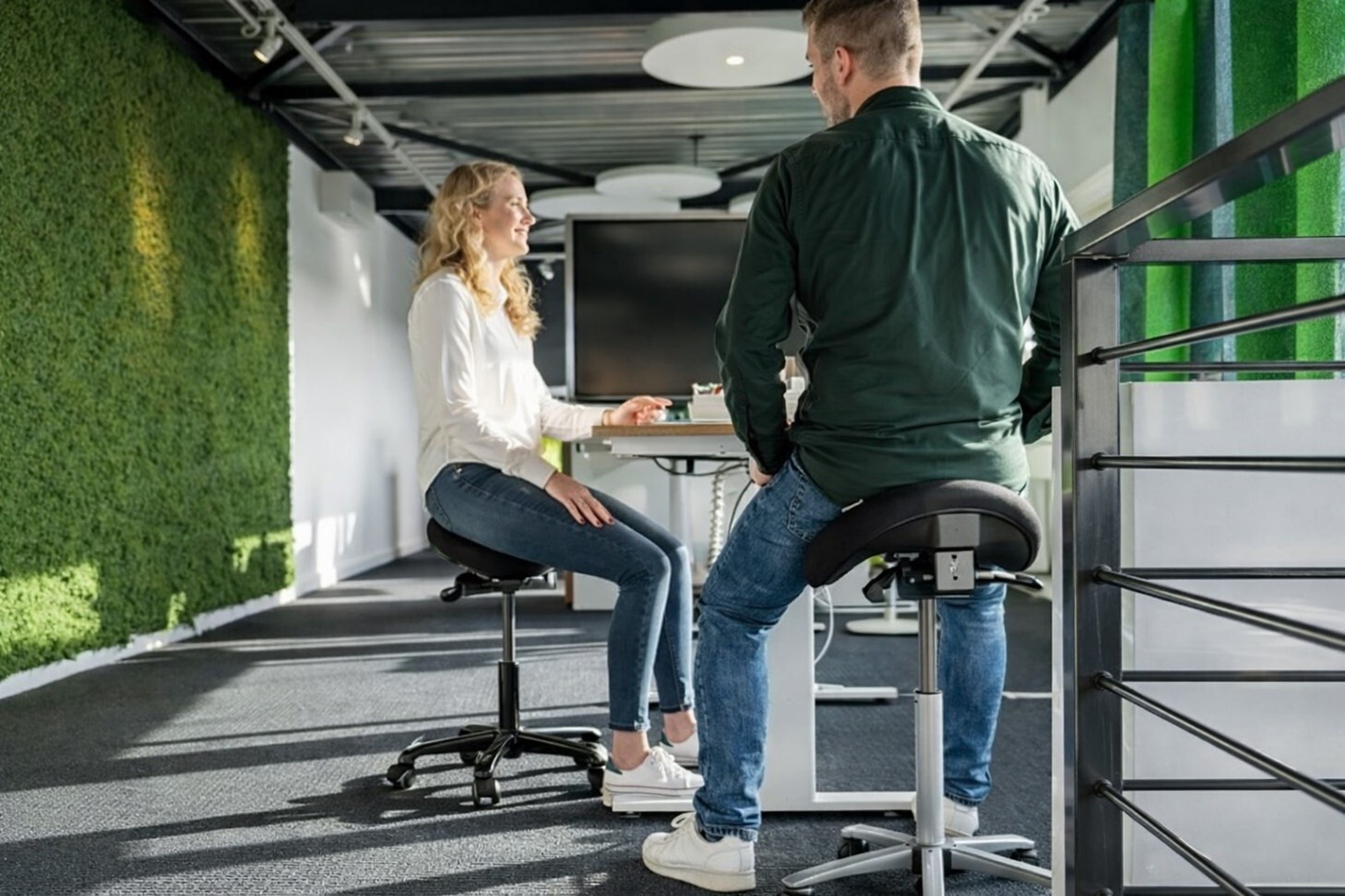 Was ist der Unterschied zwischen dem Sattelhocker Score Amazone und Score Jumper?