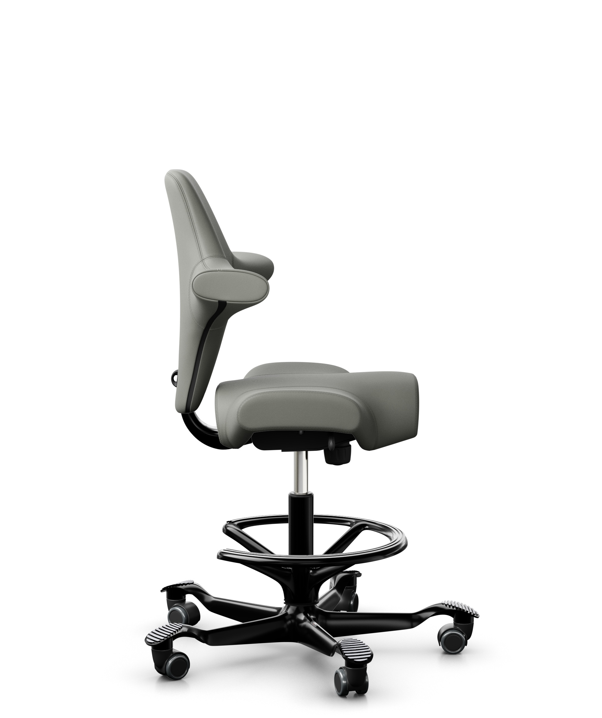 HÅG Capisco 8106 - Paloma Soft (Wollsdorf) - Semi-aniline Leder - PL55115 Warm grey - Framekleur - Zwart - Gasveer - 265 mm (Zithoogte 53-79cm) - Vloercontact - Harde wielen t.b.v. zachte vloeren - Voetenring - Ja, in framekleur - Voetster - Nee, voets... - 1