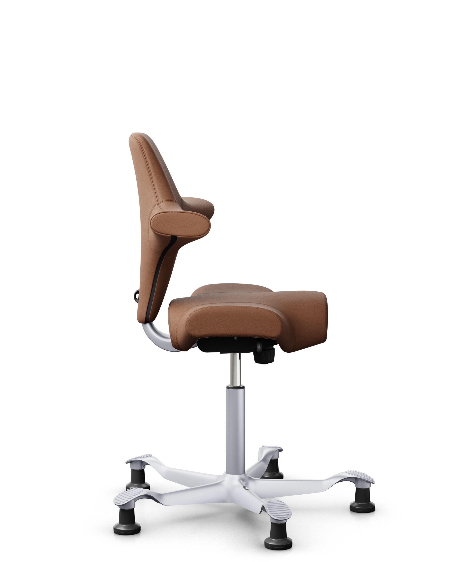 HÅG Capisco 8106 - Elmosoft (Elmo) - Semi-aniline Leder - EL33004 - Cognac - Framekleur - Zilver - Gasveer - 265 mm (Zithoogte 53-79cm) - Vloercontact - Glijdoppen - Voetenring - Nee, geen voetenring - Voetster - Nee, voetster in framekleur - 1