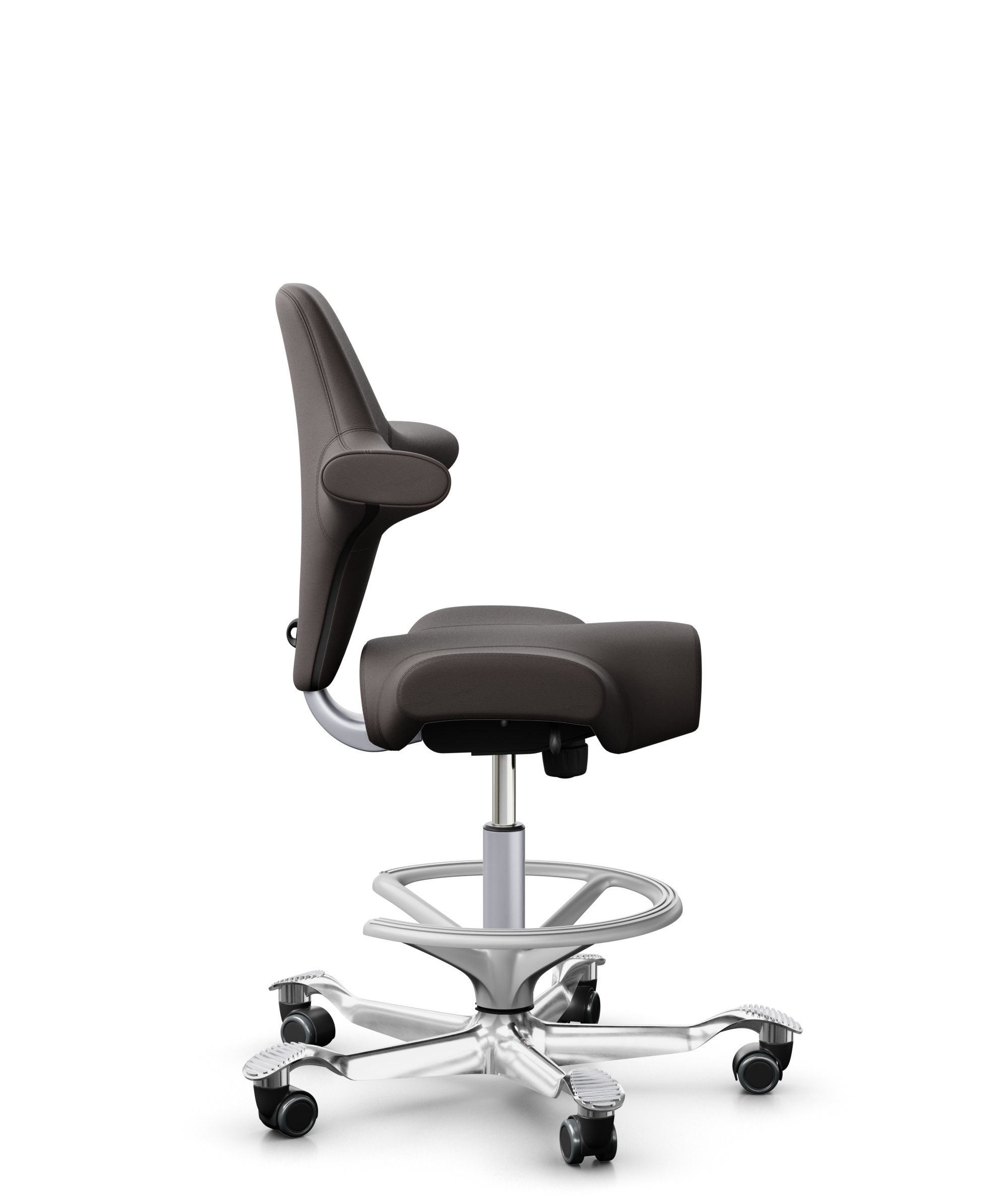 HÅG Capisco 8106 - Elmosoft (Elmo) - Semi-aniline Leder - EL93068 - Dark brown - Framekleur - Zilver - Gasveer - 200 mm (Zithoogte 46-64cm) - Vloercontact - Harde wielen t.b.v. zachte vloeren - Voetenring - Ja, in framekleur - Voetster - Ja, voetster i... - 1