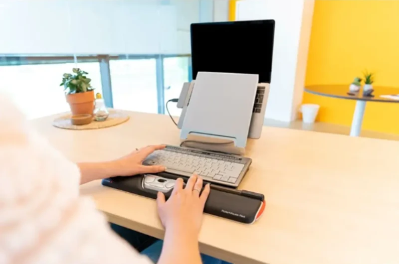 Zijn laptopstandaarden beter voor je houding?