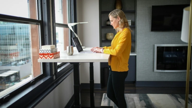 Wat is het beste zit sta bureau voor jouw werkplek?