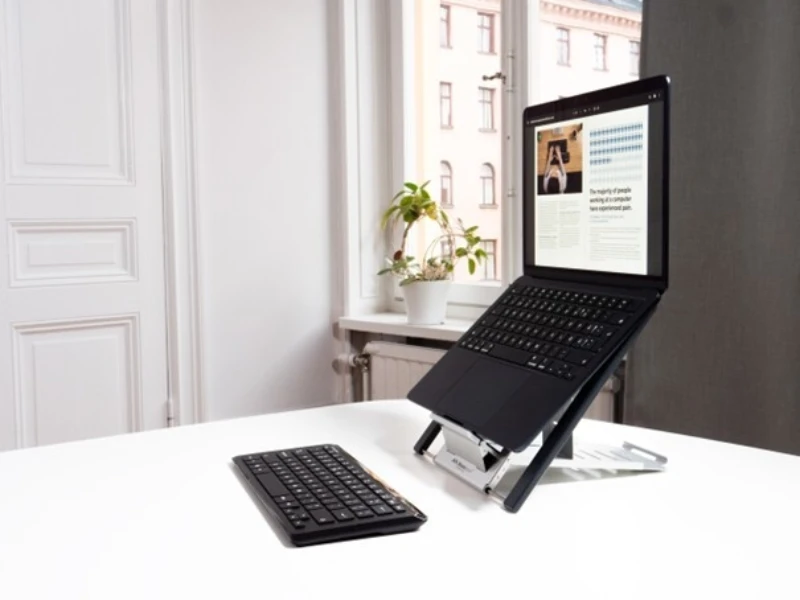 Wat is de beste laptop standaard voor een ergonomische werkplek?