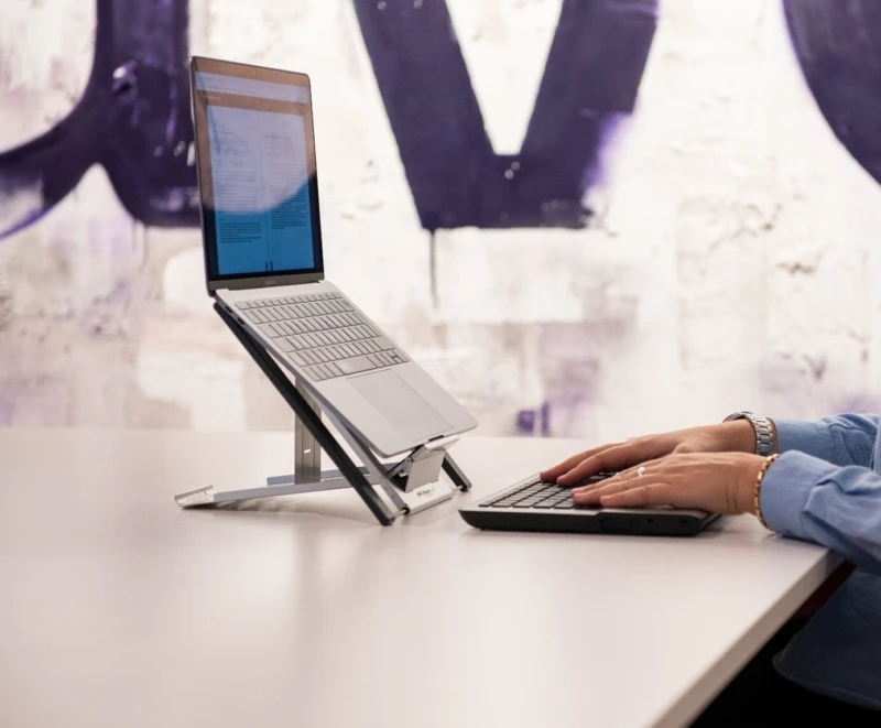 Top 8 laptopverhogers voor een betere werkhouding