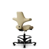HÅG Capisco 8106 - Select (Gabriel) - Laine / Polyamide - SC62097 - Light ochre - Noir - 200 mm (hauteur d’assise 46–64 cm) - Roues dures pour sols souples