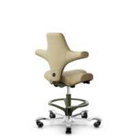 HÅG Capisco 8106 - Select (Gabriel) - Wol / Polyamide - SC62097 - Light ochre - Framekleur - Moss Grey - Gasveer - 200 mm (Zithoogte 46-64cm) - Vloercontact - Harde wielen t.b.v. zachte vloeren - Voetenring - Ja, in framekleur - Voetster - Ja, voetster...