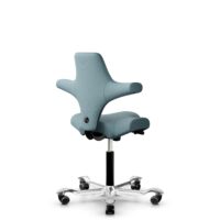 HÅG Capisco 8106 - Select (Gabriel) - Laine / Polyamide - SC67098 - Glacier blue - Noir - 150 mm (hauteur d’assise 40–55 cm) - Roues souples pour sols durs