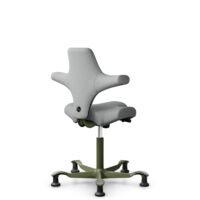 HÅG Capisco 8106 - Capture (Gabriel) - Laine / Polyamide - CPT4102 - Light grey - Moss Grey - 150 mm (hauteur d’assise 40–55 cm) - Patins