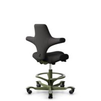 HÅG Capisco 8106 - Capture (Gabriel) - Wol / Polyamide - CPT5501 - Charcoal - Framekleur - Moss Grey - Gasveer - 265 mm (Zithoogte 53-79cm) - Vloercontact - Harde wielen t.b.v. zachte vloeren - Voetenring - Ja, in framekleur - Voetster - Nee, voetster ...