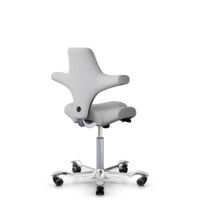 HÅG Capisco 8106 - Steelcut Trio 3 (Kvadrat) - Laine / Polyamide - STT133 - Argent - 150 mm (hauteur d’assise 40–55 cm) - Roues dures pour sols souples