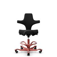 HÅG Capisco 8106 - Xtreme (Camira) - Polyester recyclé - EXR009 - Black - Blush Rose - 265 mm (hauteur d’assise 53–79 cm) - Roues dures pour sols souples