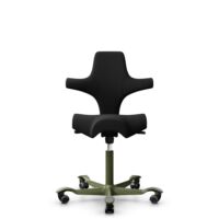 HÅG Capisco 8106 - Xtreme (Camira) - Recyceltes Polyester - EXR009 - Black - Moss Grey - 150mm (Sitzhöhe 40-55cm) - Weiche Rollen für harte Böden