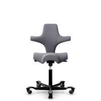 HÅG Capisco 8106 - Xtreme (Camira) - Polyester recyclé - EXR081 - Grey - Noir - 200 mm (hauteur d’assise 46–64 cm) - Roues dures pour sols souples