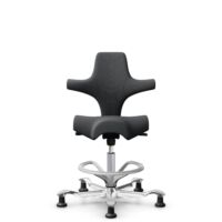 HÅG Capisco 8106 - Select (Gabriel) - Laine / Polyamide - SC60134 Dark Grey - Argent - 265 mm (hauteur d’assise 53–79 cm) - Patins