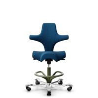 HÅG Capisco 8106 - Select (Gabriel) - Wol / Polyamide - SC66071 - Navy blue - Framekleur - Moss Grey - Gasveer - 265 mm (Zithoogte 53-79cm) - Vloercontact - Harde wielen t.b.v. zachte vloeren - Voetenring - Ja, in framekleur - Voetster - Ja, voetster i...