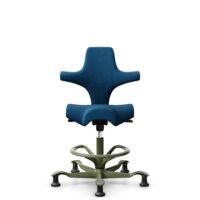 HÅG Capisco 8106 - Select (Gabriel) - Wol / Polyamide - SC66071 - Navy blue - Framekleur - Moss Grey - Gasveer - 265 mm (Zithoogte 53-79cm) - Vloercontact - Glijdoppen - Voetenring - Ja, in framekleur - Voetster - Nee, voetster in framekleur