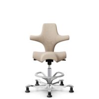 HÅG Capisco 8106 - Select (Gabriel) - Wol / Polyamide - SC61188 - Light beige - Framekleur - Zilver - Gasveer - 200 mm (Zithoogte 46-64cm) - Vloercontact - Glijdoppen - Voetenring - Ja, in framekleur - Voetster - Ja, voetster in gepolijst aluminium