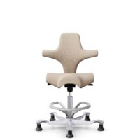 HÅG Capisco 8106 - Select (Gabriel) - Wol / Polyamide - SC61188 - Light beige - Framekleur - Zilver - Gasveer - 265 mm (Zithoogte 53-79cm) - Vloercontact - Glijdoppen - Voetenring - Ja, in framekleur - Voetster - Nee, voetster in framekleur