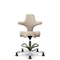 HÅG Capisco 8106 - Select (Gabriel) - Wol / Polyamide - SC61188 - Light beige - Framekleur - Moss Grey - Gasveer - 200 mm (Zithoogte 46-64cm) - Vloercontact - Glijdoppen - Voetenring - Ja, in framekleur - Voetster - Ja, voetster in gepolijst aluminium