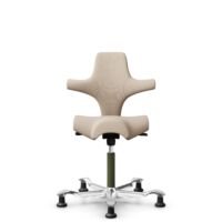 HÅG Capisco 8106 - Select (Gabriel) - Wol / Polyamide - SC61188 - Light beige - Framekleur - Moss Grey - Gasveer - 265 mm (Zithoogte 53-79cm) - Vloercontact - Glijdoppen - Voetenring - Nee, geen voetenring - Voetster - Ja, voetster in gepolijst aluminium
