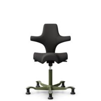 HÅG Capisco 8106 - Capture (Gabriel) - Wol / Polyamide - CPT5501 - Charcoal - Framekleur - Moss Grey - Gasveer - 150 mm (Zithoogte 40-55cm) - Vloercontact - Glijdoppen - Voetenring - Nee, geen voetenring - Voetster - Nee, voetster in framekleur