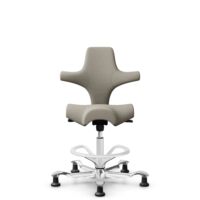 HÅG Capisco 8106 - Capture (Gabriel) - Laine / Polyamide - CPT5103 - Light beige - Blanc - 200 mm (hauteur d’assise 46–64 cm) - Patins
