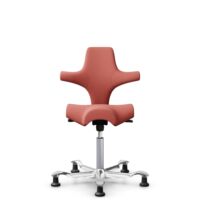 HÅG Capisco 8106 - Oceanic (Camira) - Polyester recyclé - OCI012 - Orange-red - Argent - 200 mm (hauteur d’assise 46–64 cm) - Patins