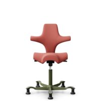 HÅG Capisco 8106 - Oceanic (Camira) - Polyester recyclé - OCI012 - Orange-red - Moss Grey - 200 mm (hauteur d’assise 46–64 cm) - Patins