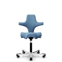 HÅG Capisco 8106 - Oceanic (Camira) - Polyester recyclé - OCI011 - Light blue - Noir - 200 mm (hauteur d’assise 46–64 cm) - Roues souples pour sols durs