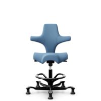 HÅG Capisco 8106 - Oceanic (Camira) - Polyester recyclé - OCI011 - Light blue - Noir - 265 mm (hauteur d’assise 53–79 cm) - Patins