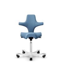 HÅG Capisco 8106 - Oceanic (Camira) - Recyceltes Polyesters - OCI011 - Light blue - Weiß - 150mm (Sitzhöhe 40-55cm) - Harte Rollen für weiche Böden