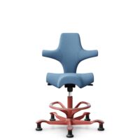 HÅG Capisco 8106 - Oceanic (Camira) - Gerecycled Polyester - OCI011 - Light blue - Framekleur - Blush Rose - Gasveer - 200 mm (Zithoogte 46-64cm) - Vloercontact - Glijdoppen - Voetenring - Ja, in framekleur - Voetster - Nee, voetster in framekleur