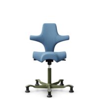 HÅG Capisco 8106 - Oceanic (Camira) - Recyceltes Polyester - OCI011 - Light blue - Moss Grey - 150mm (Sitzhöhe 40-55cm) - Bodengleiter