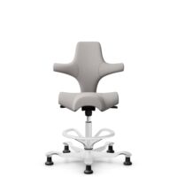HÅG Capisco 8106 - Oceanic (Camira) - Recyceltes Polyesters - OCI014 - Light beige - Weiß - 200 mm (Sitzhöhe 46-64cm) - Bodengleiter