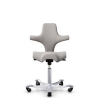 HÅG Capisco 8106 - Oceanic (Camira) - Recyceltes Polyesters - OCI014 - Light beige - Silber - 200 mm (Sitzhöhe 46-64cm) - Weiche Rollen für harte Böden