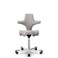 HÅG Capisco 8106 - Oceanic (Camira) - Recyceltes Polyester - OCI014 - Light beige - Silber - 265 mm (Sitzhöhe 53-79cm) - Weiche Rollen für harte Böden