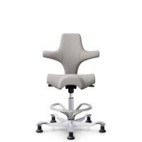 HÅG Capisco 8106 - Oceanic (Camira) - Recyceltes Polyester - OCI014 - Light beige - Silber - 265 mm (Sitzhöhe 53-79cm) - Bodengleiter