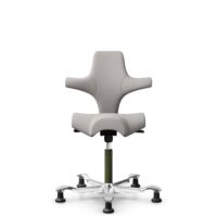 HÅG Capisco 8106 - Oceanic (Camira) - Polyester recyclé - OCI014 - Light beige - Moss Grey - 150 mm (hauteur d’assise 40–55 cm) - Patins