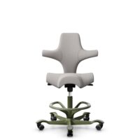 HÅG Capisco 8106 - Oceanic (Camira) - Recyceltes Polyesters - OCI014 - Light beige - Moss Grey - 200 mm (Sitzhöhe 46-64cm) - Harte Rollen für weiche Böden