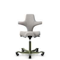 HÅG Capisco 8106 - Oceanic (Camira) - Poliéster reciclado - OCI014 - Light beige - Moss Grey - 200 mm (seat height 46-64cm) - Soft castors for hard floors