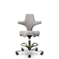 HÅG Capisco 8106 - Oceanic (Camira) - Recyceltes Polyesters - OCI014 - Light beige - Moss Grey - 265 mm (Sitzhöhe 53-79cm) - Harte Rollen für weiche Böden