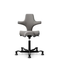 HÅG Capisco 8106 - Oceanic (Camira) - Recyceltes Polyesters - OCI008 - Warm grey - Schwarz - 265 mm (Sitzhöhe 53-79cm) - Bodengleiter