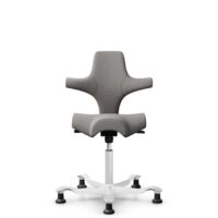 HÅG Capisco 8106 - Oceanic (Camira) - Recyceltes Polyesters - OCI008 - Warm grey - Weiß - 200 mm (Sitzhöhe 46-64cm) - Bodengleiter
