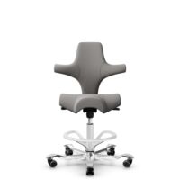 HÅG Capisco 8106 - Oceanic (Camira) - Polyester recyclé - OCI008 - Warm grey - Blanc - 265 mm (hauteur d’assise 53–79 cm) - Roues dures pour sols souples