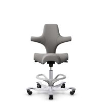 HÅG Capisco 8106 - Oceanic (Camira) - Polyester recyclé - OCI008 - Warm grey - Argent - 265 mm (hauteur d’assise 53–79 cm) - Roues dures pour sols souples