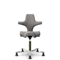 HÅG Capisco 8106 - Oceanic (Camira) - Polyester recyclé - OCI008 - Warm grey - Moss Grey - 150 mm (hauteur d’assise 40–55 cm) - Patins
