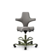 HÅG Capisco 8106 - Oceanic (Camira) - Recyceltes Polyester - OCI008 - Warm grey - Moss Grey - 200 mm (Sitzhöhe 46-64cm) - Weiche Rollen für harte Böden