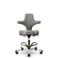 HÅG Capisco 8106 - Oceanic (Camira) - Poliéster reciclado - OCI008 - Warm grey - Moss Grey - 200 mm (seat height 46-64cm) - Soft castors for hard floors