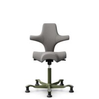 HÅG Capisco 8106 - Oceanic (Camira) - Poliéster reciclado - OCI008 - Warm grey - Moss Grey - 200 mm (seat height 46-64cm) - Glides