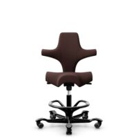 HÅG Capisco 8106 - Sirdal (GU) - Laine - SRD480 - Chestnut - Noir - 200 mm (hauteur d’assise 46–64 cm) - Roues souples pour sols durs